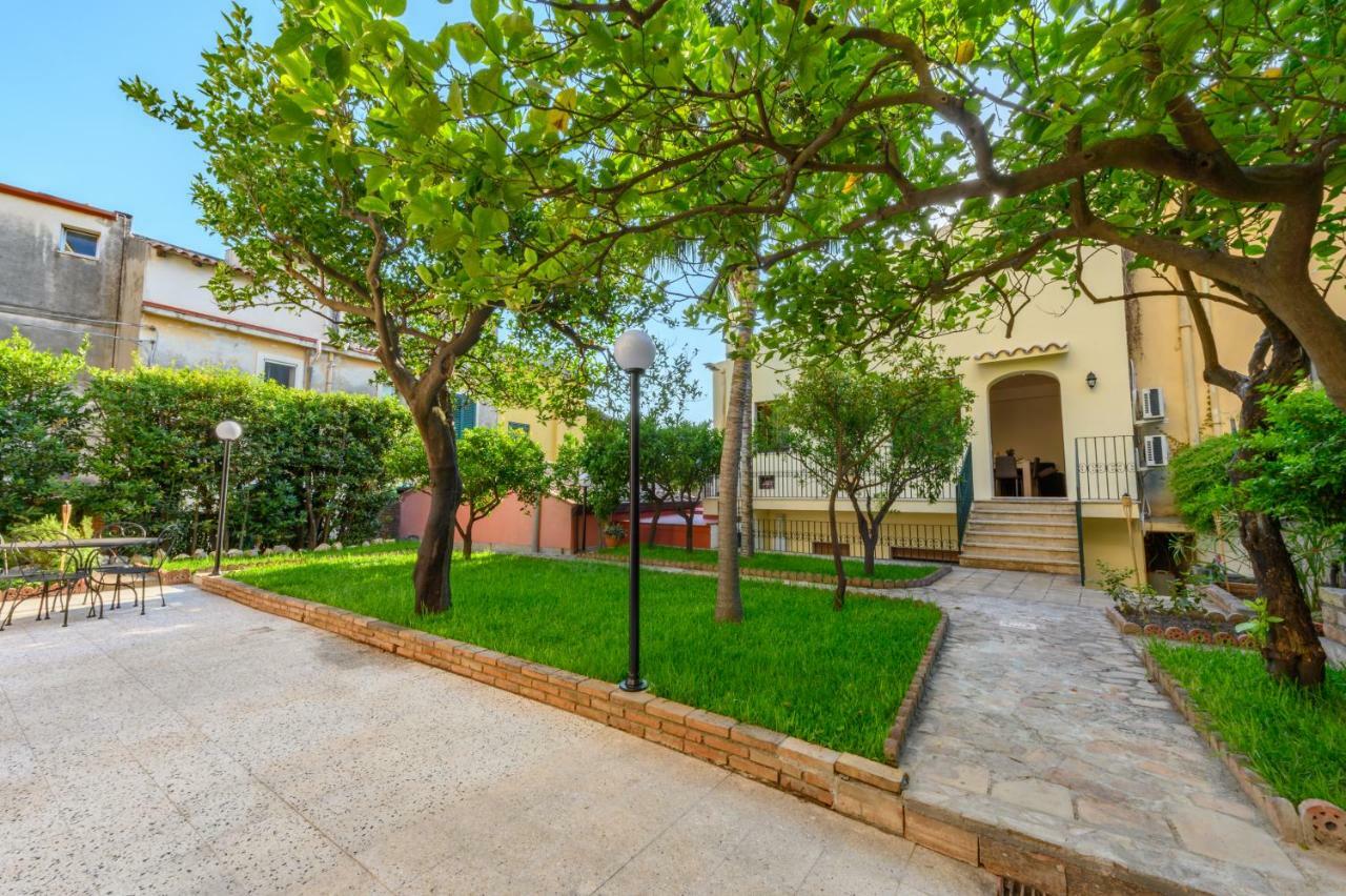 Villa Valverde Apartments E B&B Taormina Exterior foto